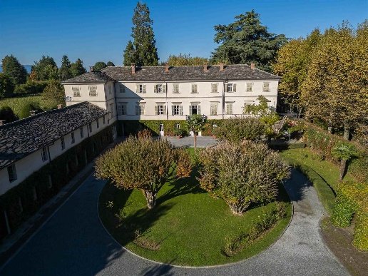 casa indipendente in vendita a Cuneo in zona Confreria
