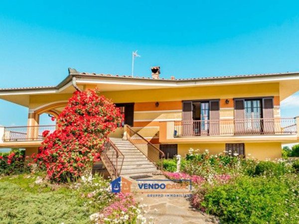 casa indipendente in vendita a Cuneo in zona Centro Città