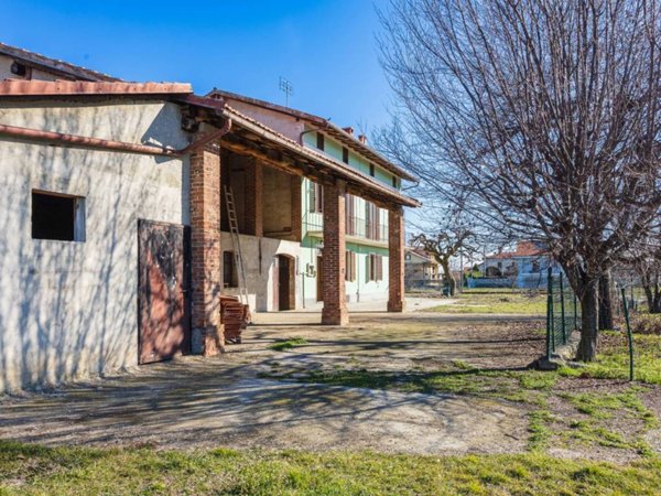 casale in vendita a Cuneo in zona Roata Canale