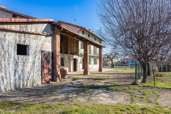 casale in vendita a Cuneo in zona Roata Canale
