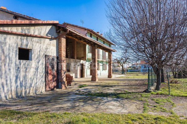 esavano in vendita a Cuneo in zona Roata Canale