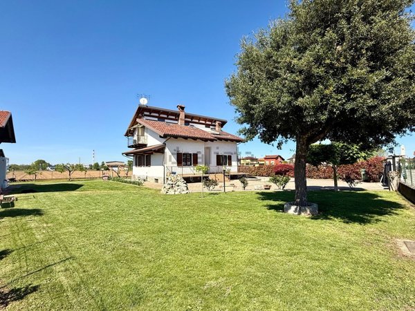 casa indipendente in vendita a Cuneo in zona Roata Canale