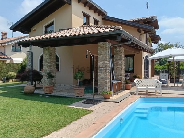 casa indipendente in vendita a Cuneo in zona Cascina Cordero