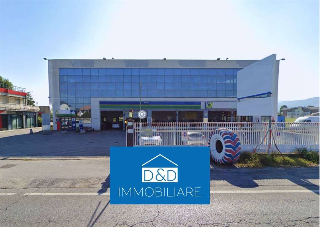 locale commerciale in vendita a Cuneo