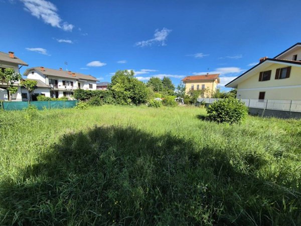 casa indipendente in vendita a Cuneo in zona Confreria