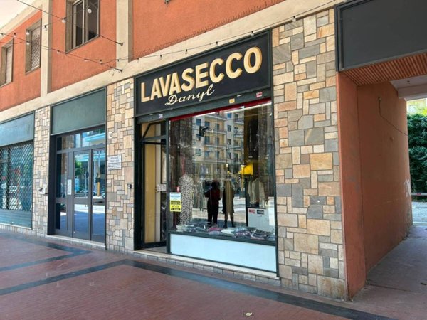 negozio in vendita a Cuneo in zona Corso Galileo Ferraris