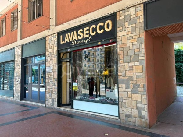 negozio in vendita a Cuneo in zona Corso Galileo Ferraris