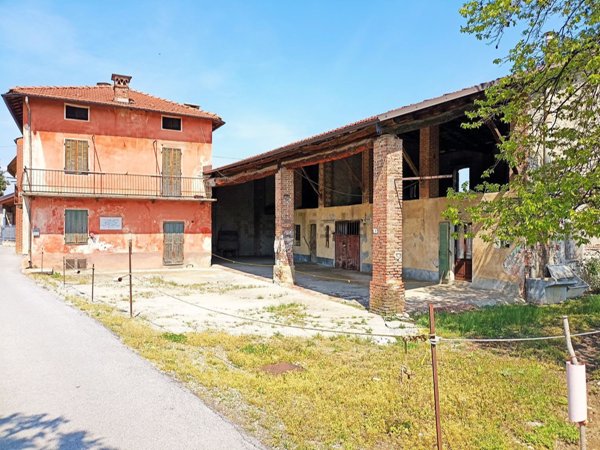 casale in vendita a Cuneo