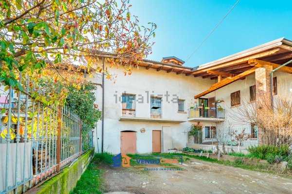 casa indipendente in vendita a Cuneo in zona Tetto Rubatti Soprano