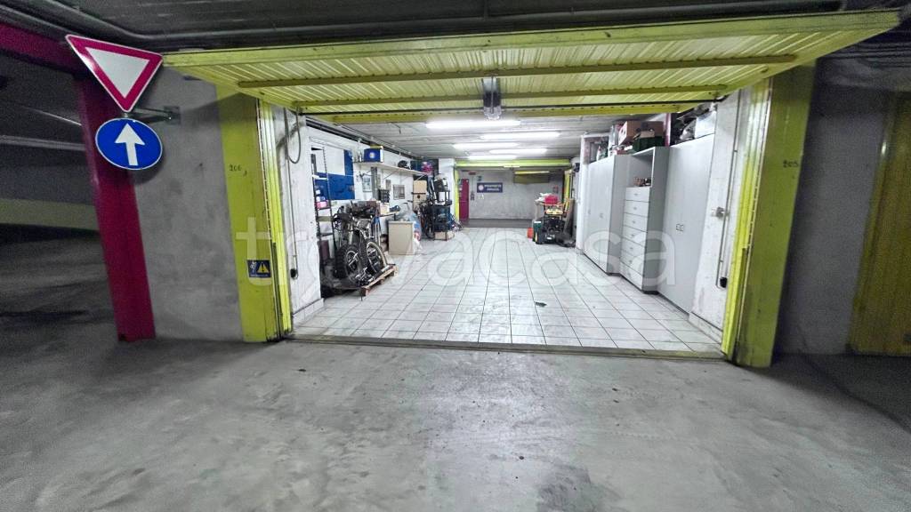 box auto in vendita a Cuneo in zona Piazza Boves
