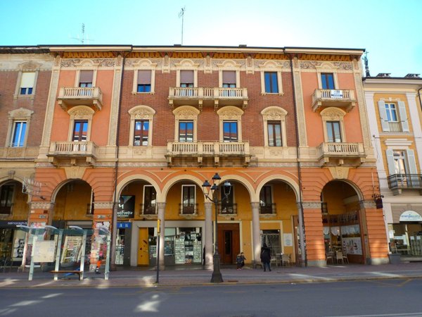 locale commerciale in vendita a Cuneo in zona Centro Città