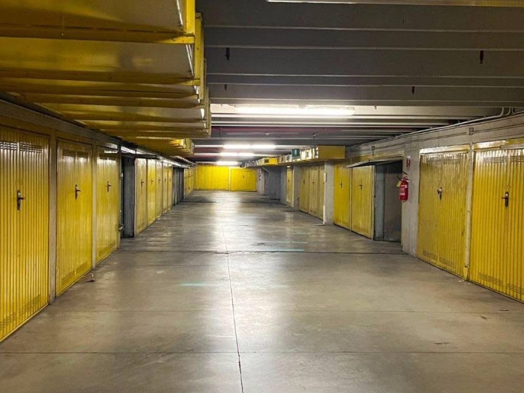 box auto in vendita a Cuneo in zona Piazza Boves