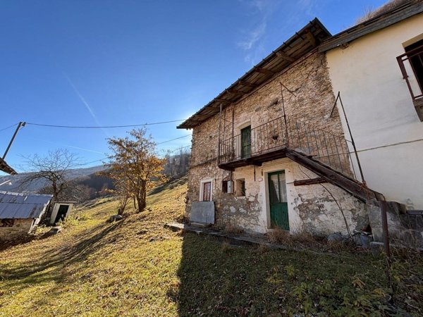 casale in vendita a Demonte