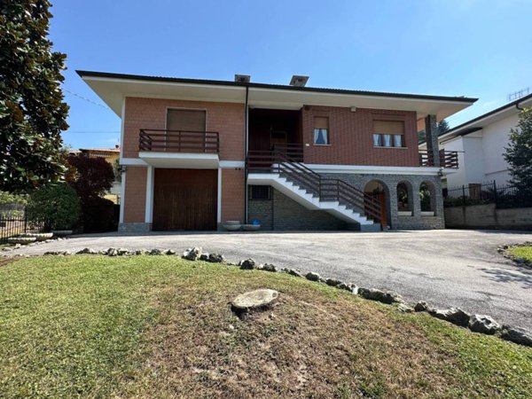casa indipendente in vendita a Diano d'Alba in zona Ricca