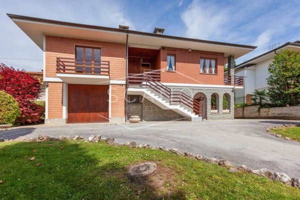 casa indipendente in vendita a Diano d'Alba in zona Ricca