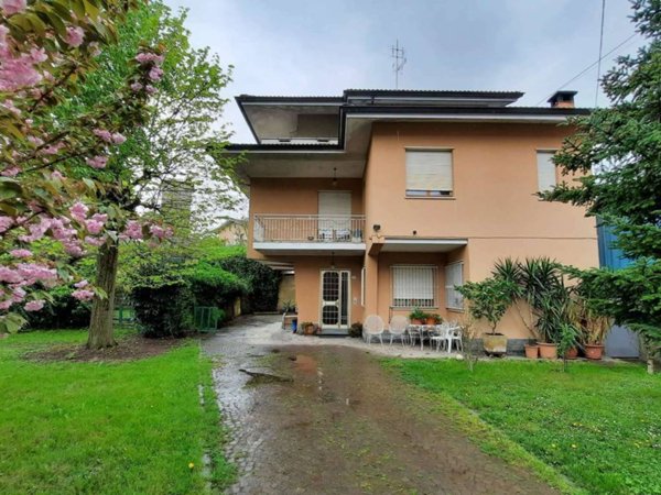 casa indipendente in vendita a Diano d'Alba in zona Ricca