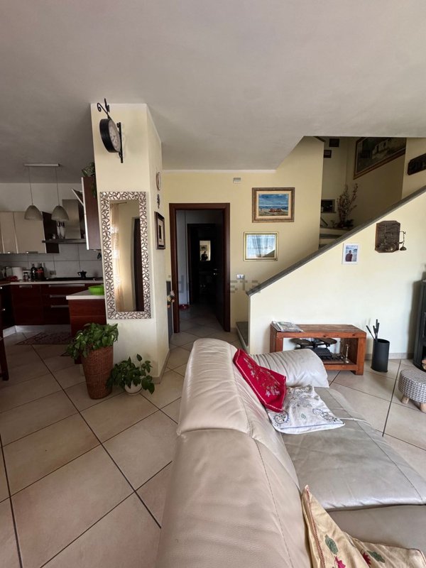 casa indipendente in vendita a Diano d'Alba in zona Valle Talloria