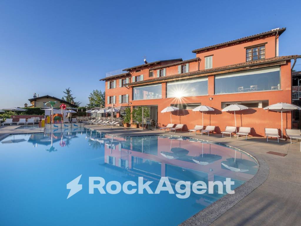 locale di sgombero in vendita a Diano d'Alba