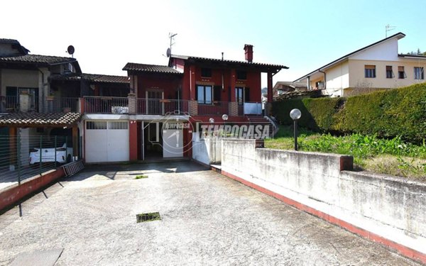 casa indipendente in vendita a Diano d'Alba in zona Ricca