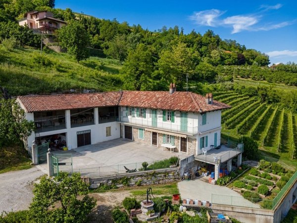 casa indipendente in vendita a Diano d'Alba in zona Ricca