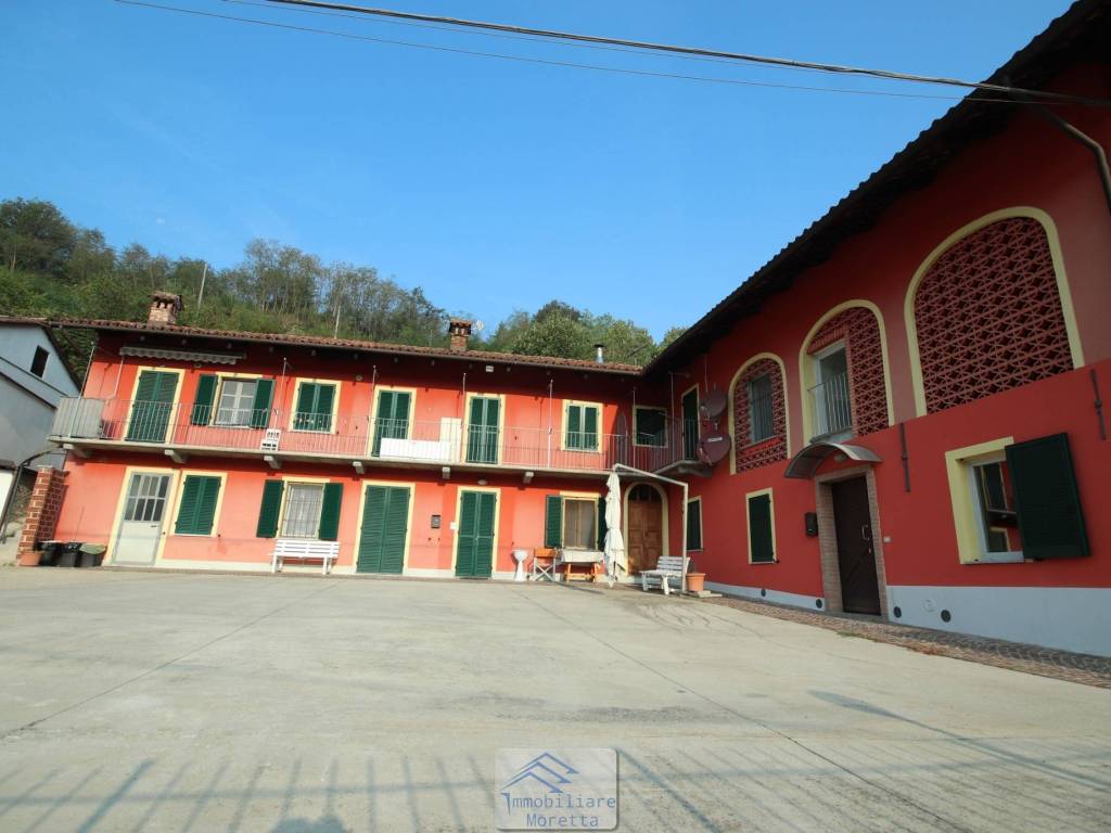 casa indipendente in vendita a Diano d'Alba in zona Ricca