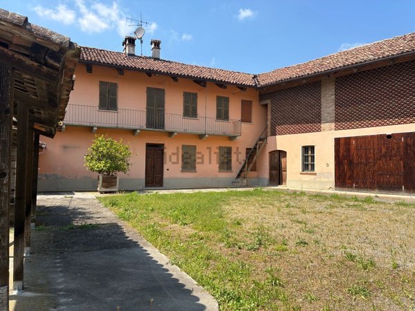 casale in vendita a Diano d'Alba
