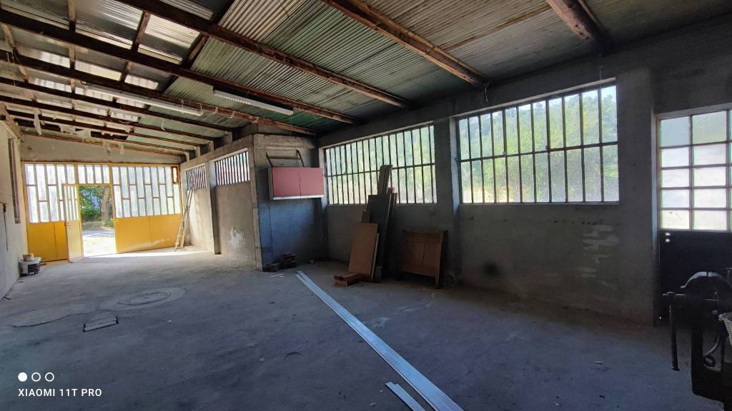locale di sgombero in vendita a Diano d'Alba in zona Ricca