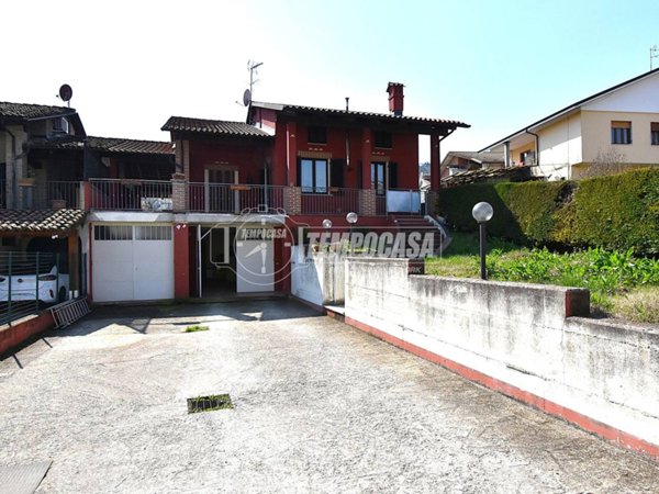 casa indipendente in vendita a Diano d'Alba in zona Ricca