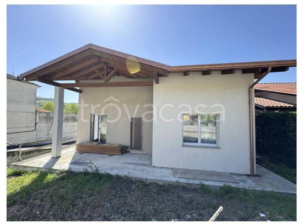 casa indipendente in vendita a Diano d'Alba in zona Valle Talloria