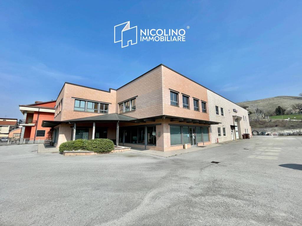 locale commerciale in vendita a Dogliani