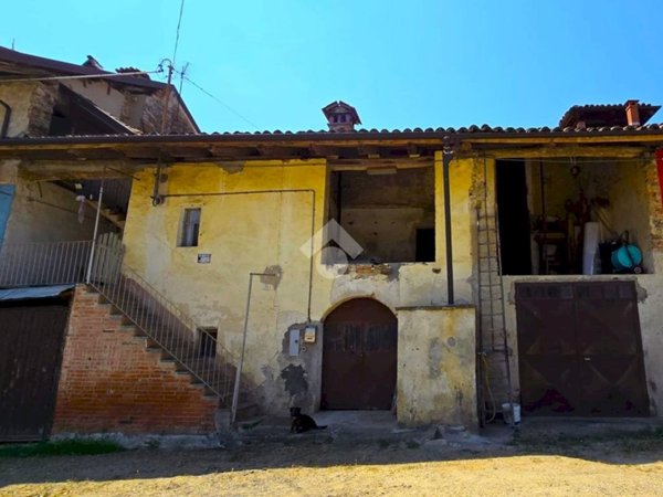 locale di sgombero in vendita a Dogliani