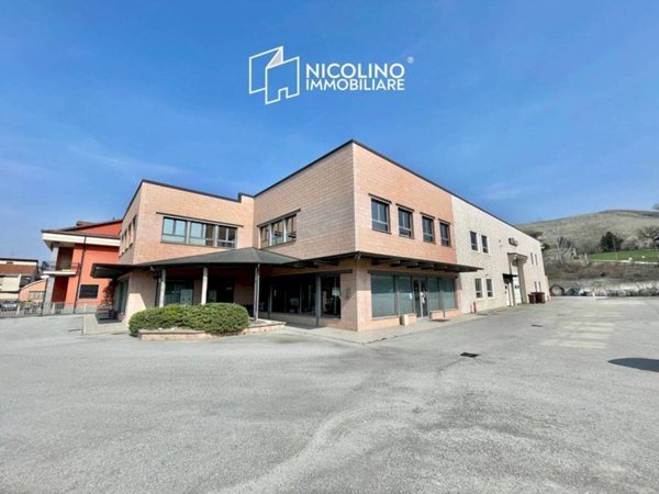 locale commerciale in vendita a Dogliani