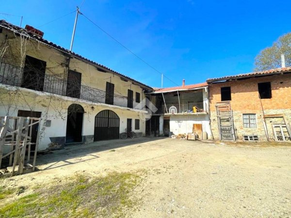 locale di sgombero in vendita a Dogliani