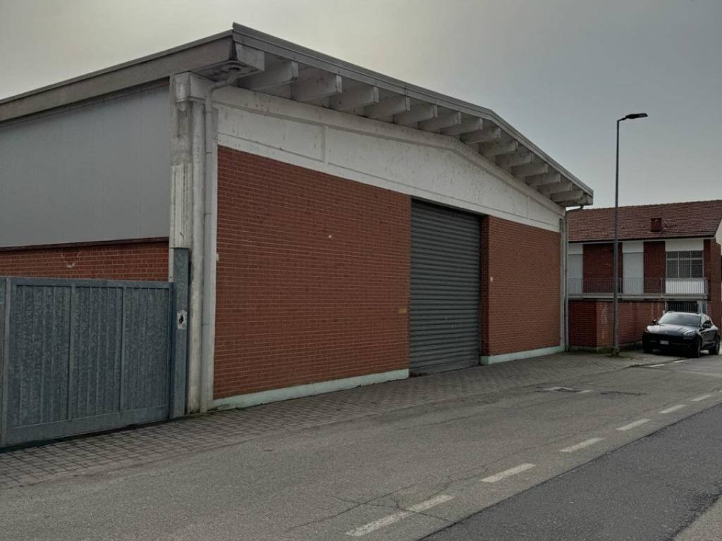 locale commerciale in vendita a Dogliani