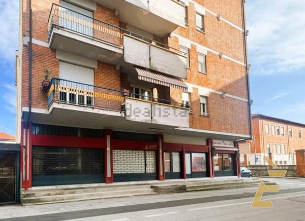 locale commerciale in vendita a Dogliani