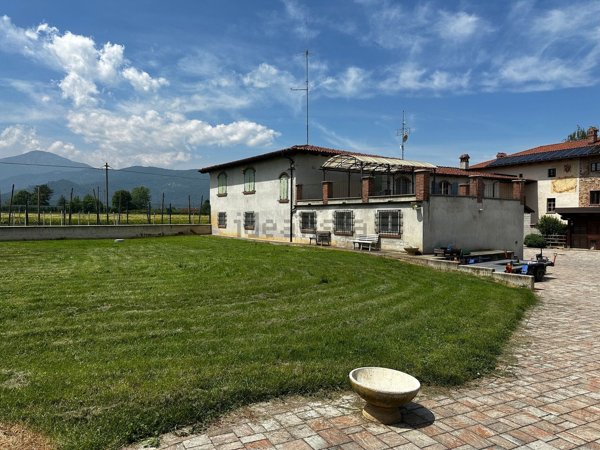 casa indipendente in vendita a Dronero