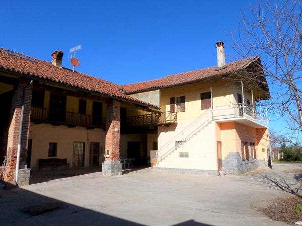 casale in vendita a Dronero in zona Monastero