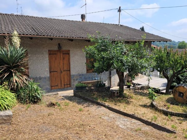 casa indipendente in vendita a Dronero in zona Tetti