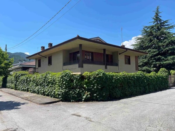 casa indipendente in vendita a Dronero