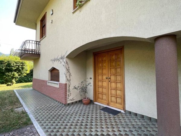 casa indipendente in vendita a Dronero