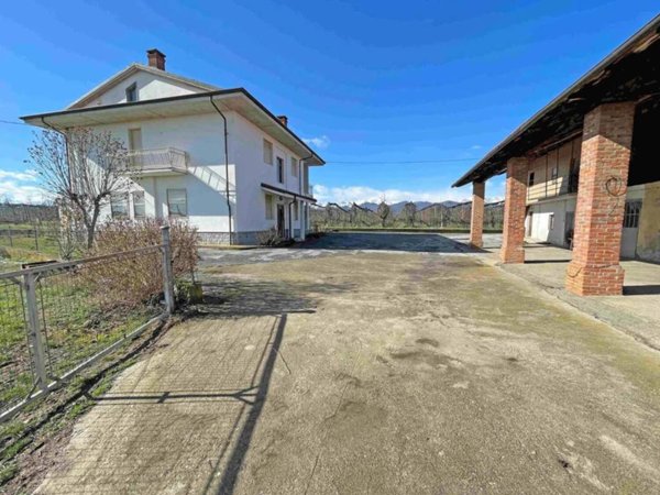 casa indipendente in vendita a Dronero in zona Monastero