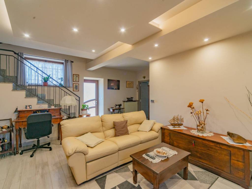 casa indipendente in vendita a Dronero