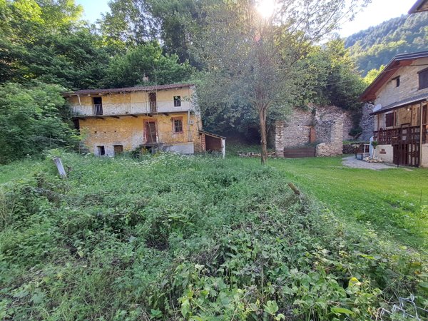 casale in vendita a Dronero in zona Tetti