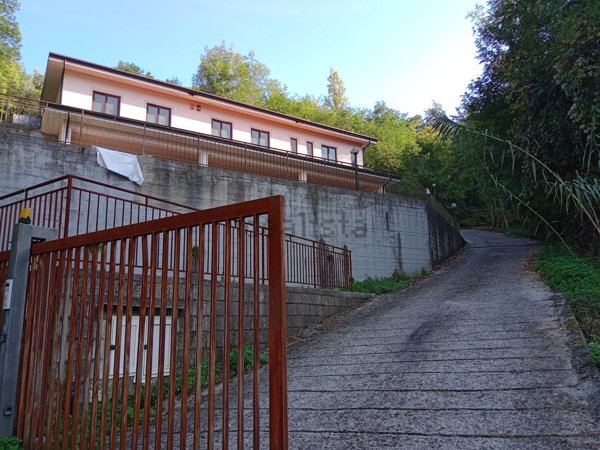 locale commerciale in vendita a Dronero