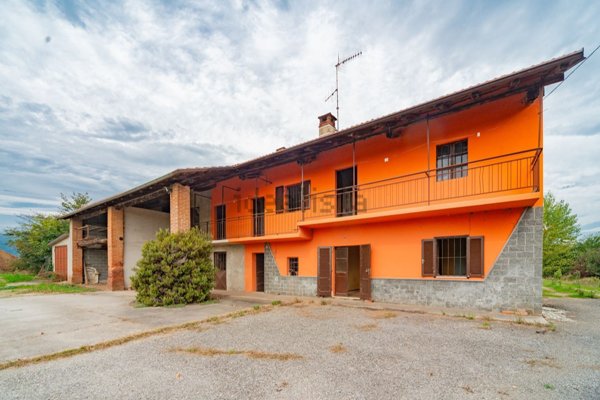 casale in vendita a Dronero in zona Madonna Addolorata