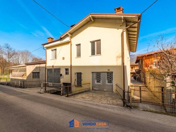casa indipendente in vendita a Dronero