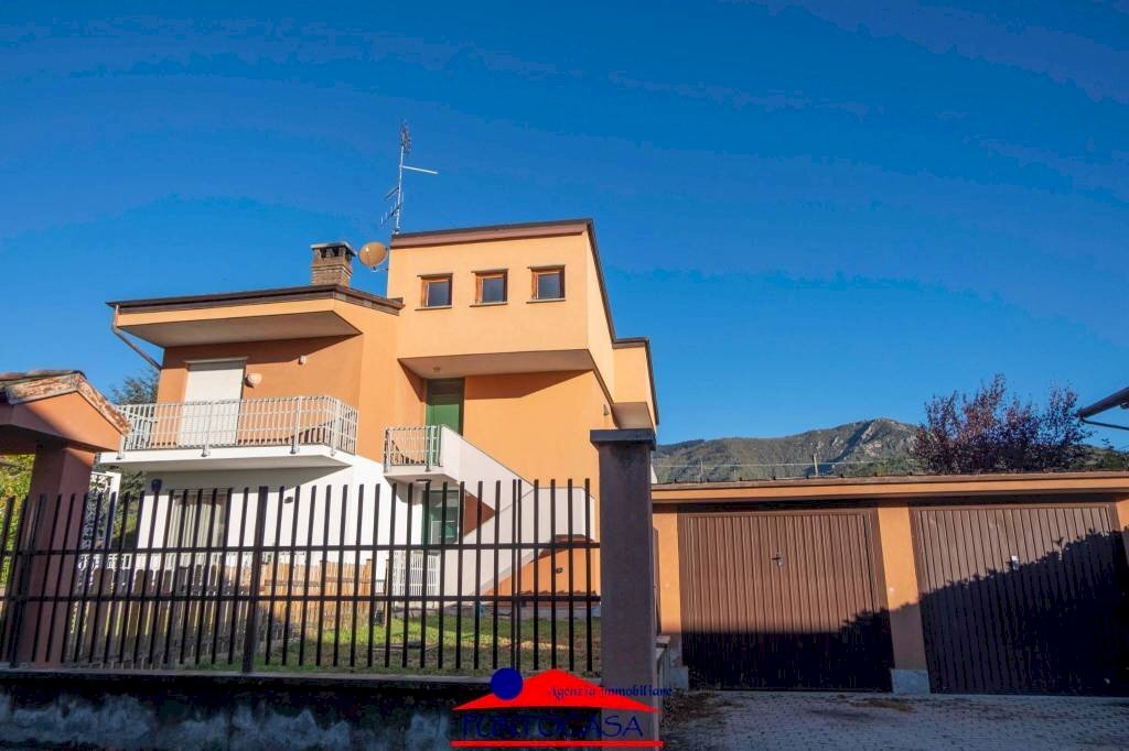 casa indipendente in vendita a Dronero