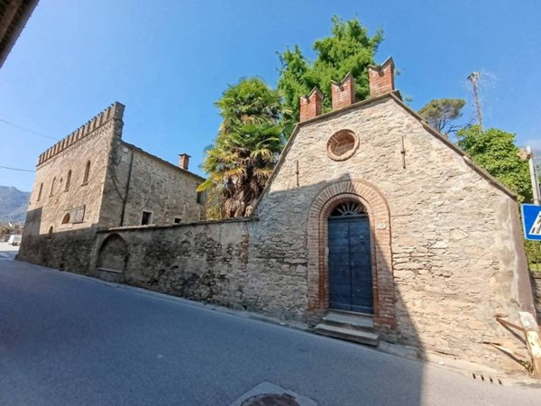 intera palazzina in vendita ad Envie