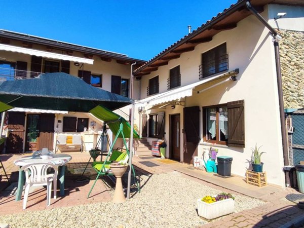 casa indipendente in vendita ad Envie in zona Occa