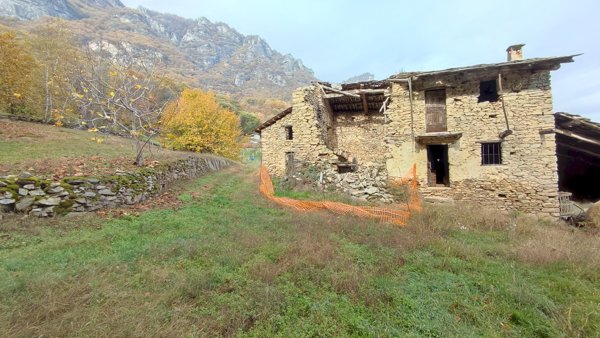 casale in vendita ad Envie